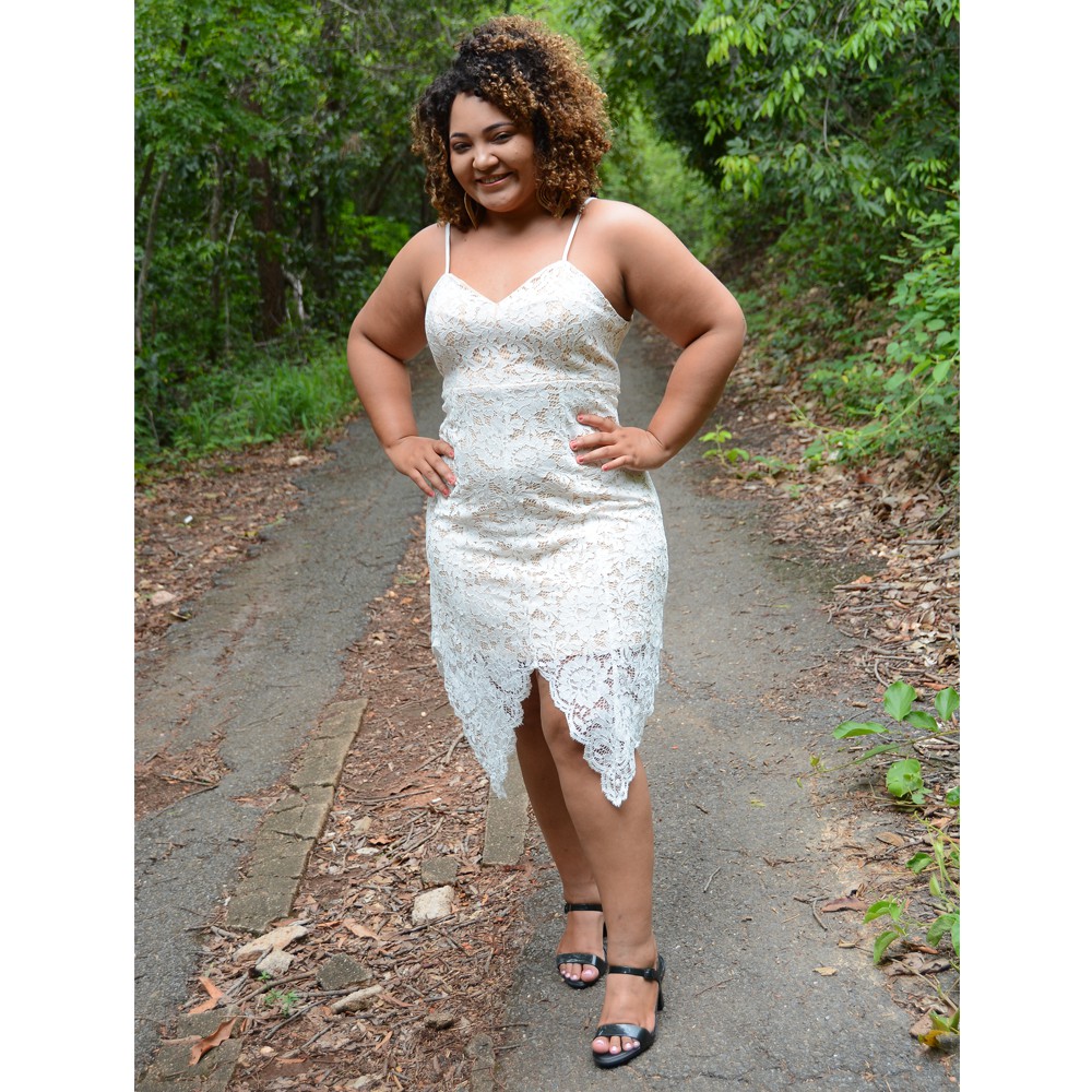 vestido de noiva nude com renda branca