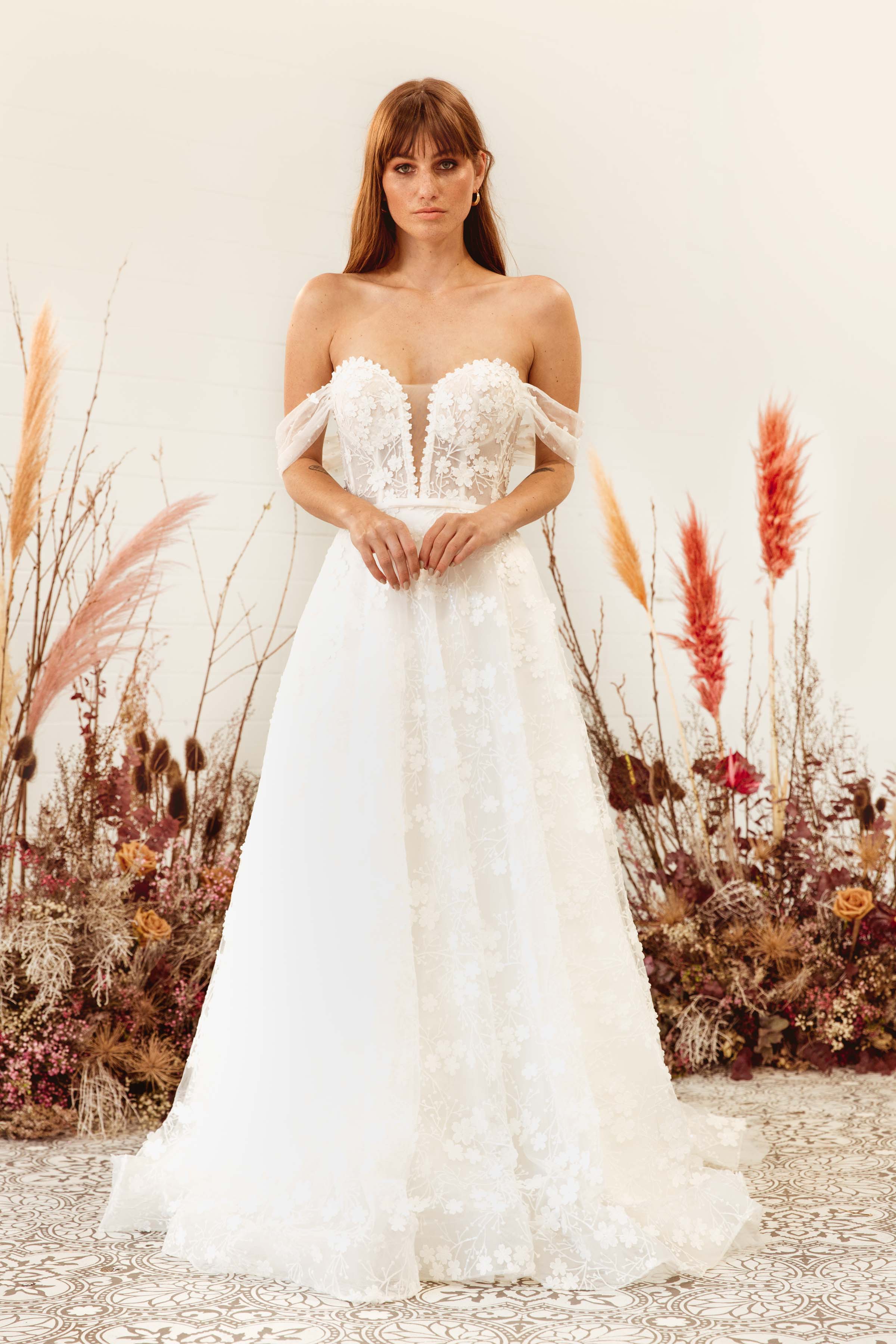 vestido de noiva ombro a ombro renda para casamento na praia