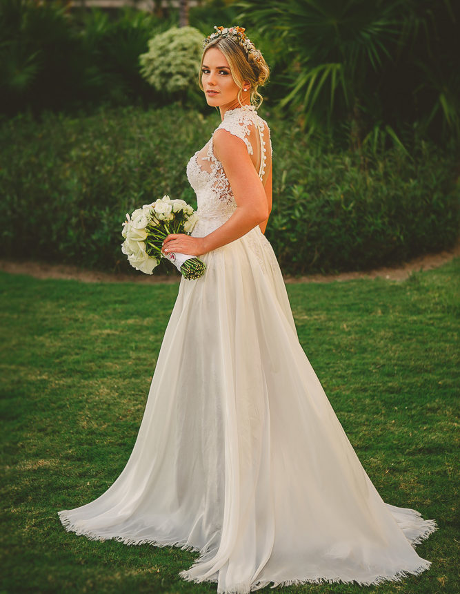 5 ideias de títulos:
1. Vestidos de Casamento à Tarde: Tendências e Estilos para Brilhar
2. Boho Chic vs. Minimalismo: Qual o Vestido Perfeito para seu Casamento à Tarde?
3. Comprimento Midi: A Escolha Sofisticada para Casamentos Diurnos
4. Rendas e Tecidos Fluidos: Os Segredos para um Casamento à Tarde Inesquecível
5. Guia Completo: Como Escolher o Vestido Ideal para Casamentos à Tarde