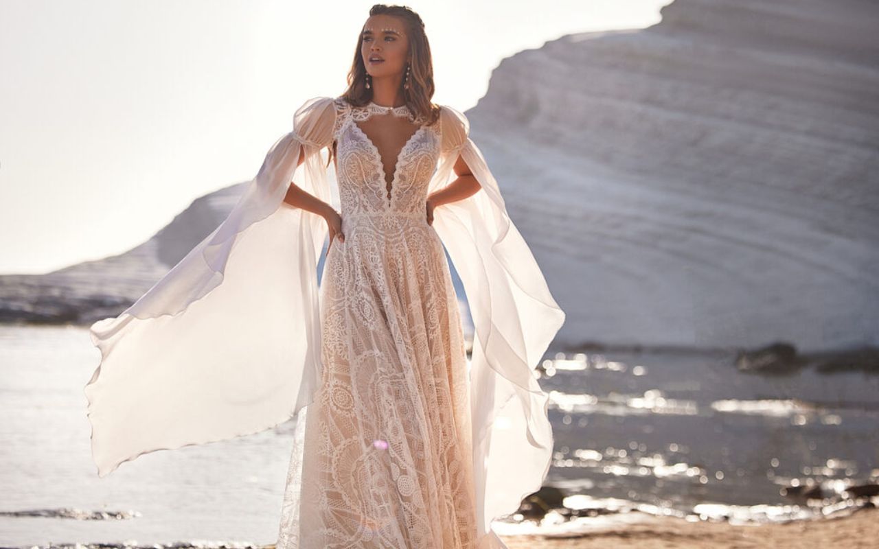 5 ideias de títulos:
1. O Guia Definitivo do Vestido de Noiva Perfeito para Casamentos em Navios
2. Tendências de Vestidos de Noiva para um Casamento Inesquecível em Alto-Mar
3. Dicas Essenciais: Como Escolher e Cuidar do Seu Vestido de Noiva em um Cruzeiro
4. Estilos de Vestidos que Combinam com o Charme de um Casamento Náutico
5. Casamento em Navio: Dos Tecidos aos Acessórios