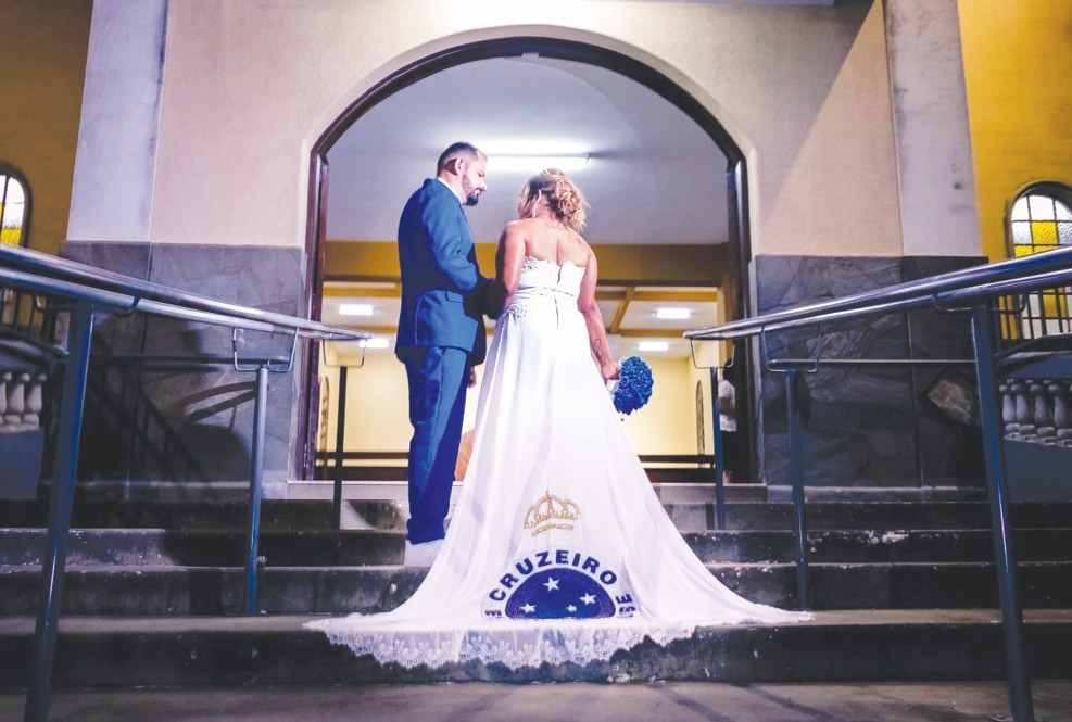 5 ideias de títulos:
1. O Guia Definitivo do Vestido de Noiva Perfeito para Casamentos em Navios
2. Tendências de Vestidos de Noiva para um Casamento Inesquecível em Alto-Mar
3. Dicas Essenciais: Como Escolher e Cuidar do Seu Vestido de Noiva em um Cruzeiro
4. Estilos de Vestidos que Combinam com o Charme de um Casamento Náutico
5. Casamento em Navio: Dos Tecidos aos Acessórios