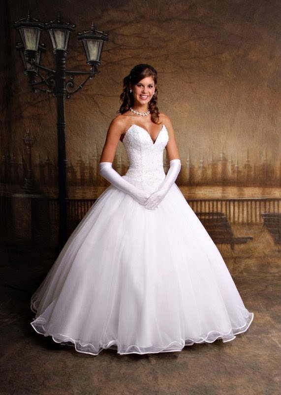 vestido de noiva com decote V para equilibrar