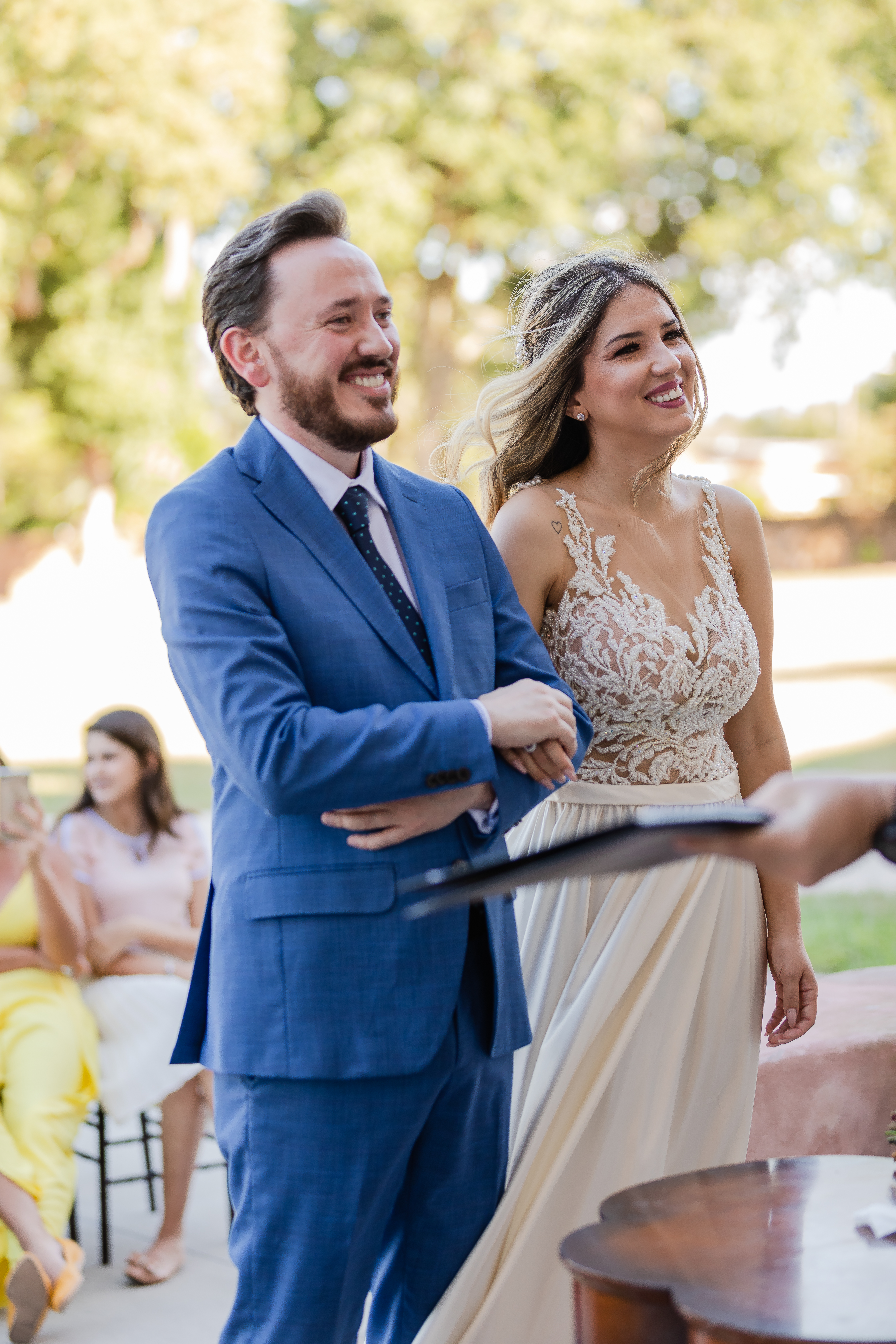 Vestidos minimalistas para renovação de votos: Elegância e sofisticação