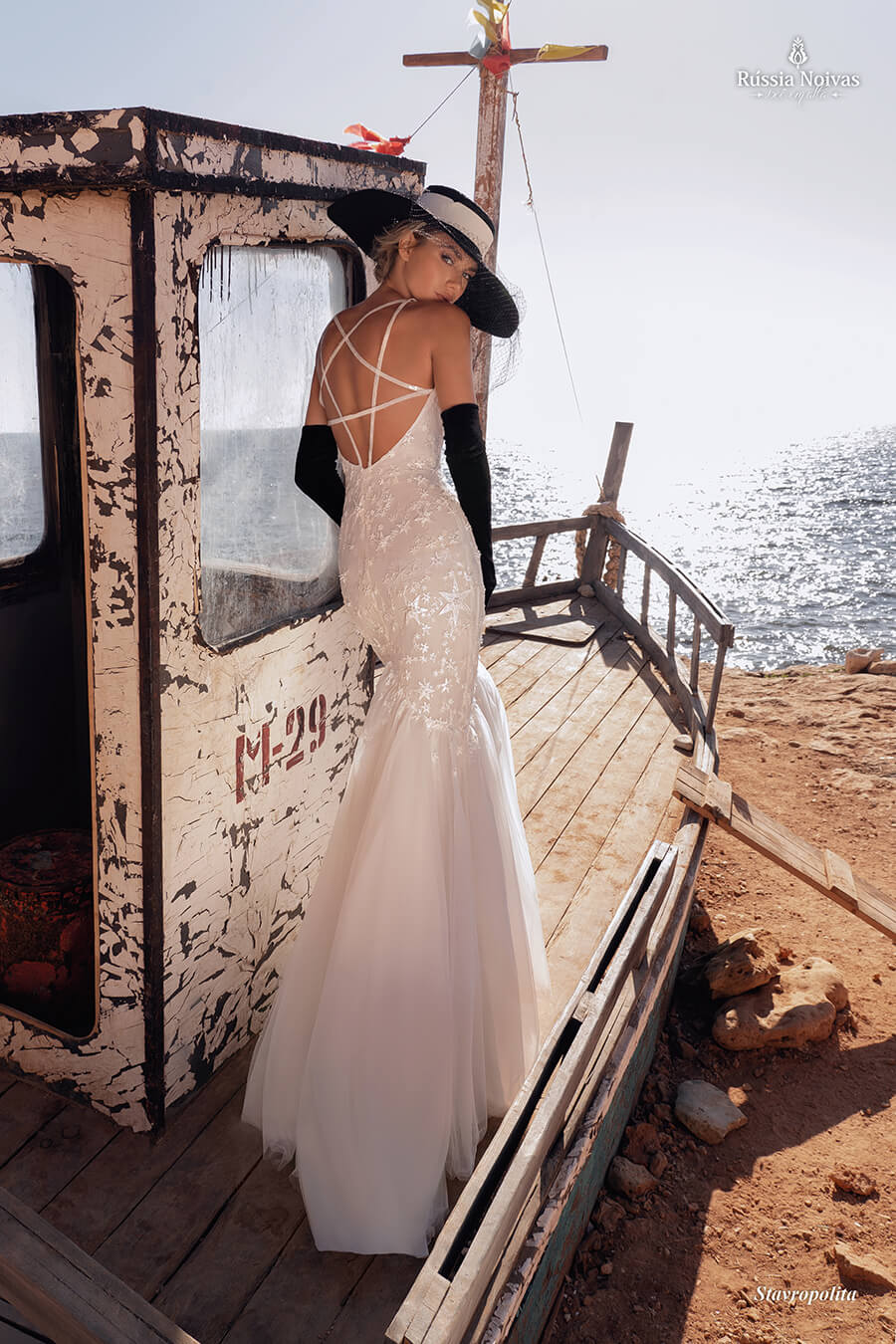 5 Ideias de Vestidos de Noiva Pin-Up para um Casamento Único
Como Criar um Look de Noiva Pin-Up Autêntico
Onde Encontrar Vestidos de Noiva Pin-Up: Lojas e Preços
Acessórios Essenciais para a Noiva Pin-Up: Do Batom ao Sapato
Guia Completo: Características do Vestido de Noiva Pin-Up