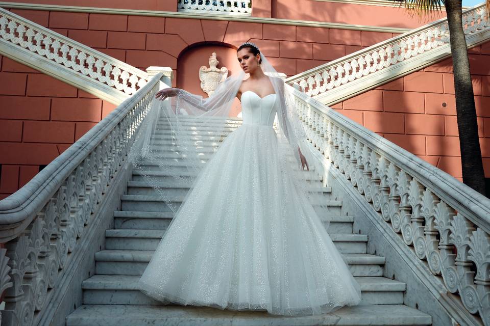 Desvantagens e Dicas de Compra
4. Moda Sustentável para Casamento: A Escolha Inteligente do Vestido Usado
5. De Alta Costura a Preço Acessível: Descubra o Mundo dos Vestidos de Noiva Usados