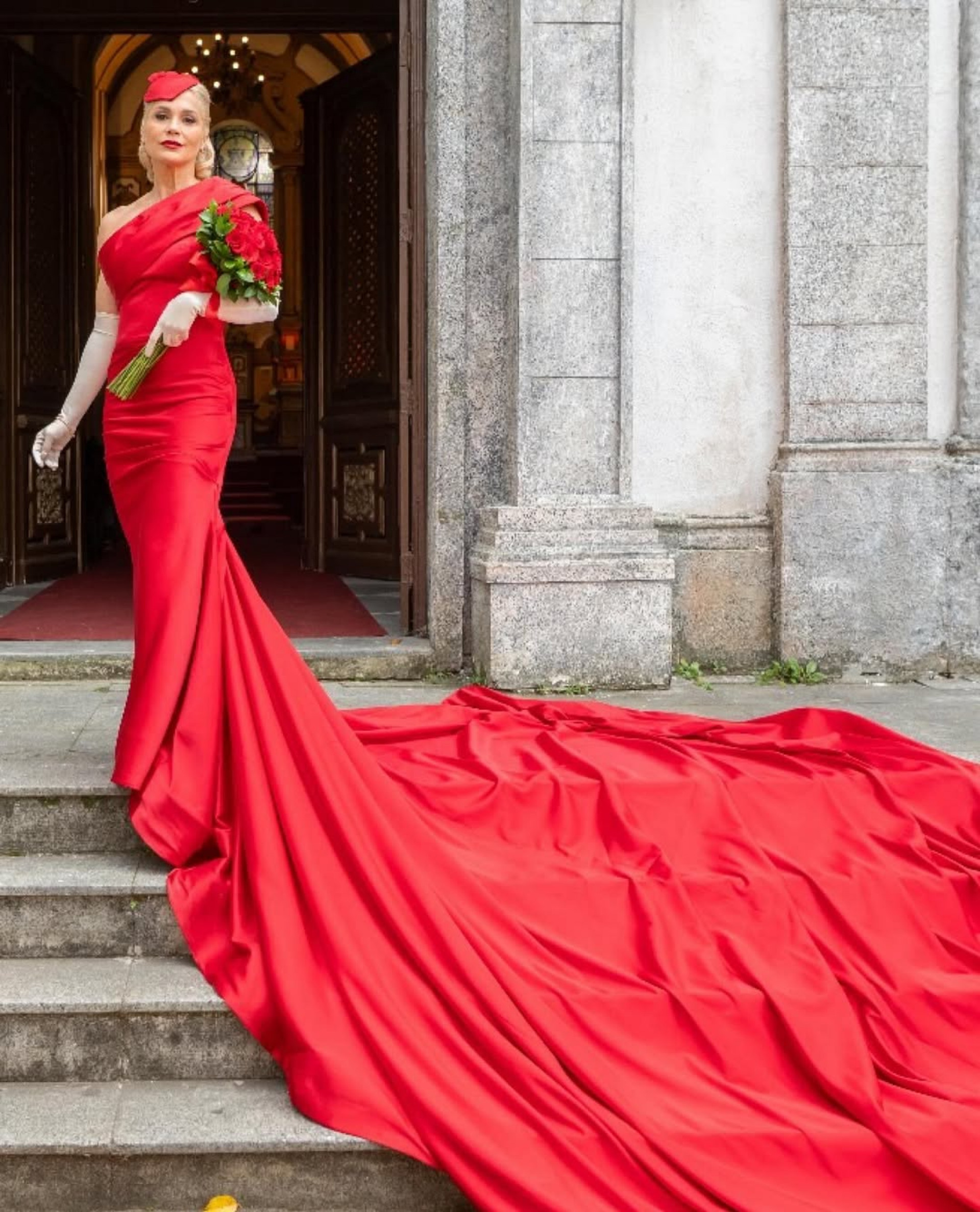 vestido de noiva vermelho moderno