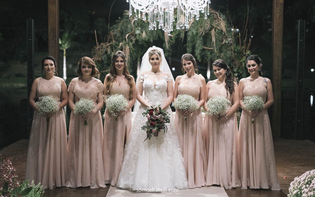 Etiqueta da Madrinha: O Que Usar (e o Que Evitar) para Não Ofuscar a Noiva