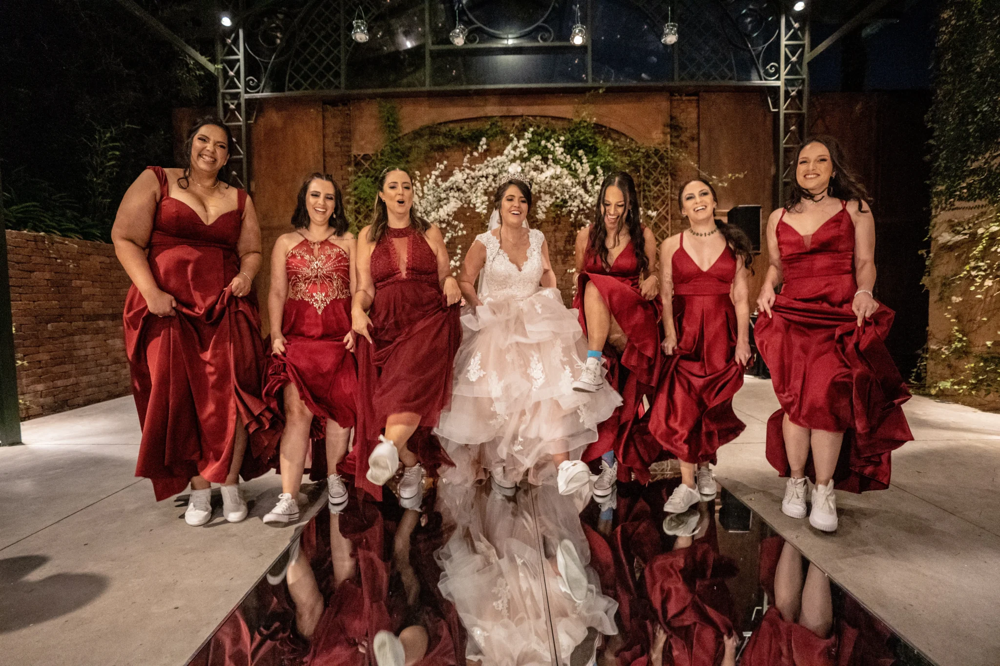 Etiqueta da Madrinha: O Que Usar (e o Que Evitar) para Não Ofuscar a Noiva