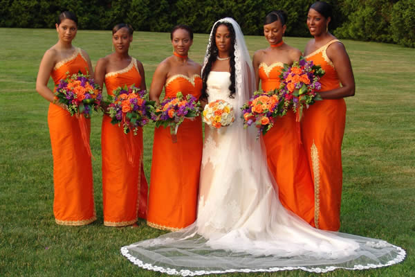 Casamento de Dia vs. Noite: O Vestido Perfeito para Madrinhas em Cada Ocasião