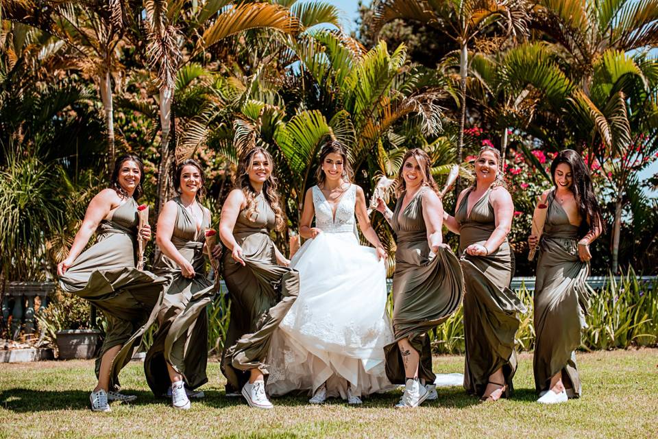 Vestido de Madrinha: Como Escolher o Tecido Ideal para Cada Estilo de Casamento