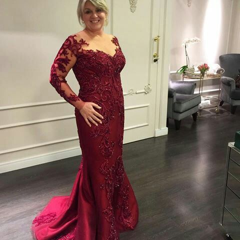 Vestidos para mãe da noiva plus size: elegância e conforto