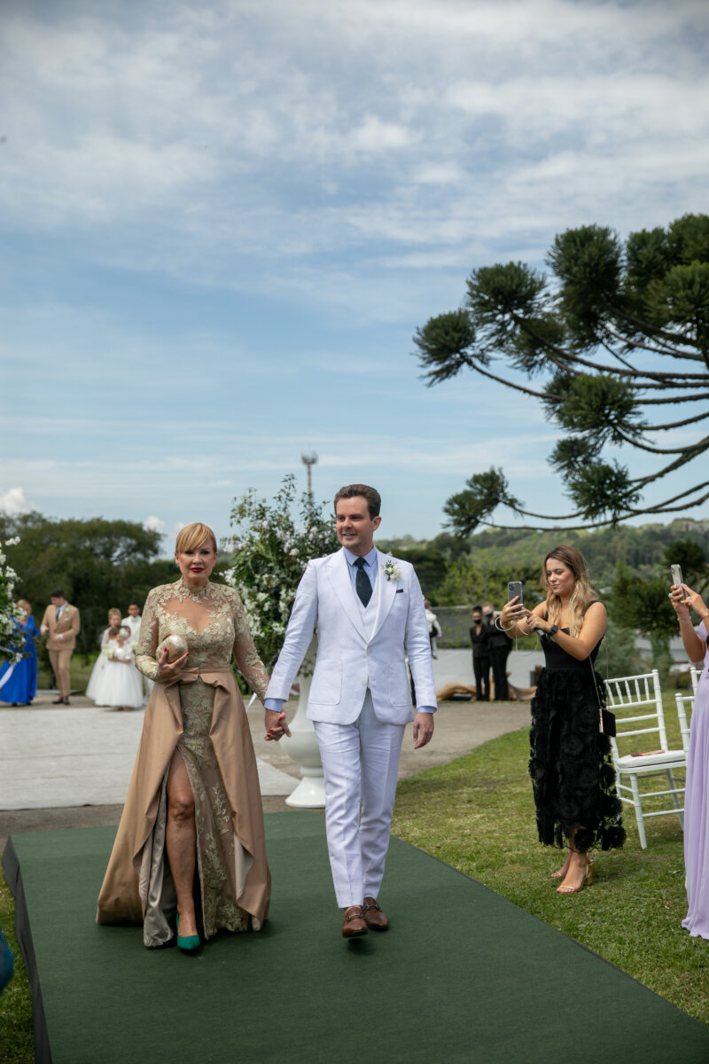 Brilho na Medida Certa: Dicas para Vestidos de Mãe de Noiva com Paetês e Bordados em 2026