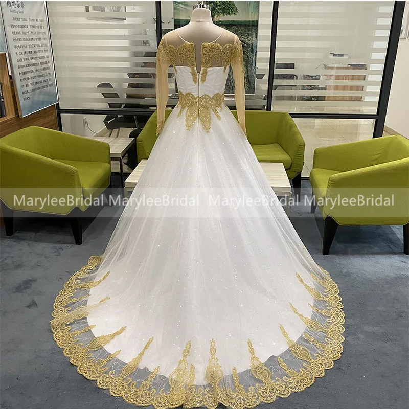 vestido noiva dourado ou branco com detalhes