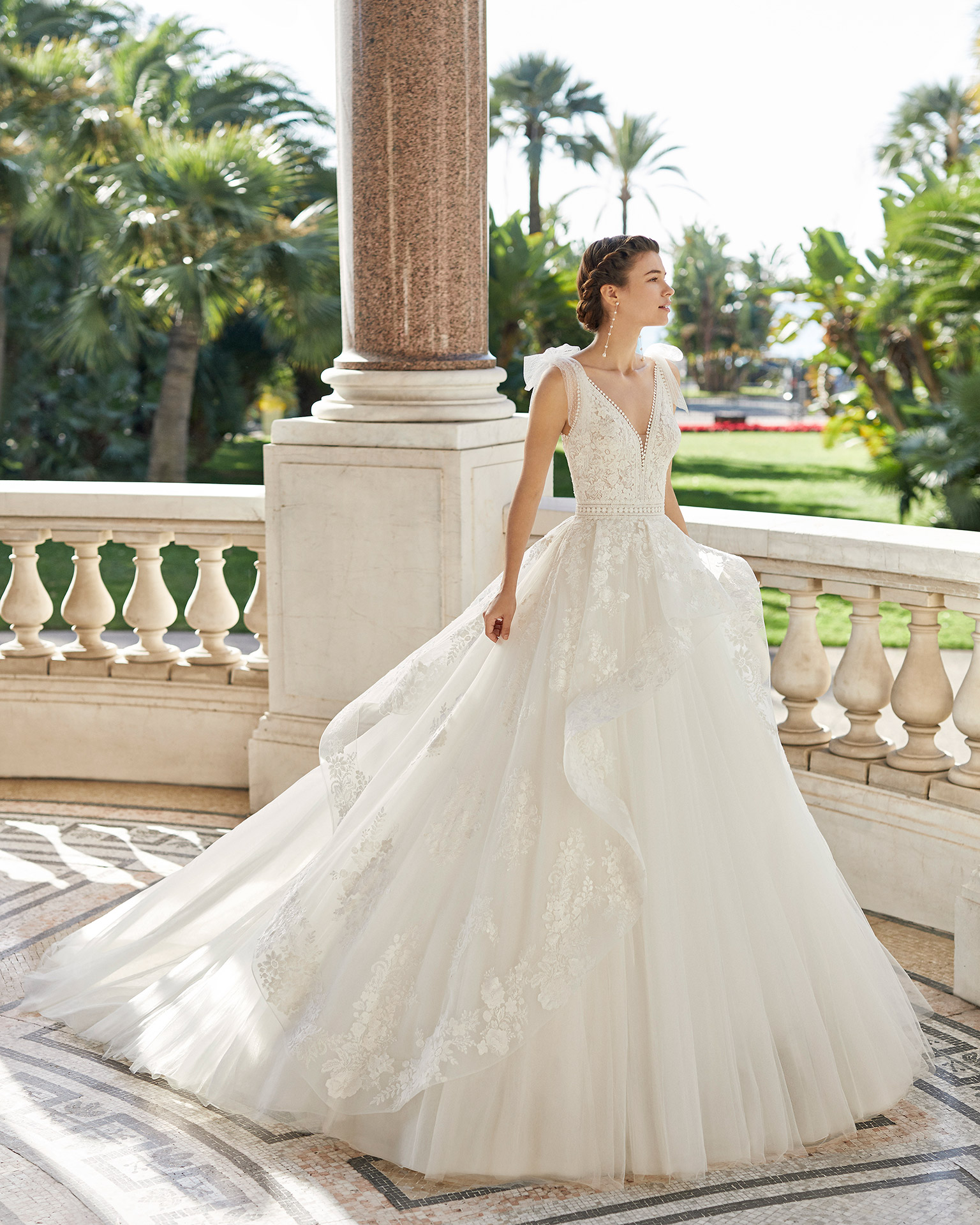 vestido noiva off white com detalhes dourados para casamento noturno