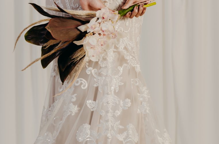 erros comuns ao escolher vestido noiva dourado ou off white
