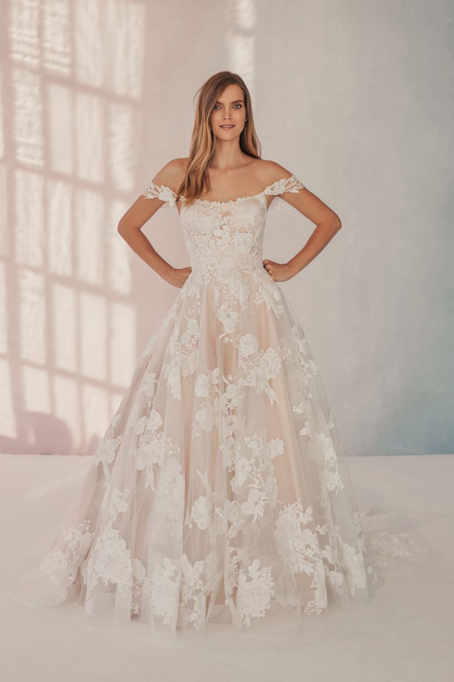 vestido noiva dourado ou off white qual melhor