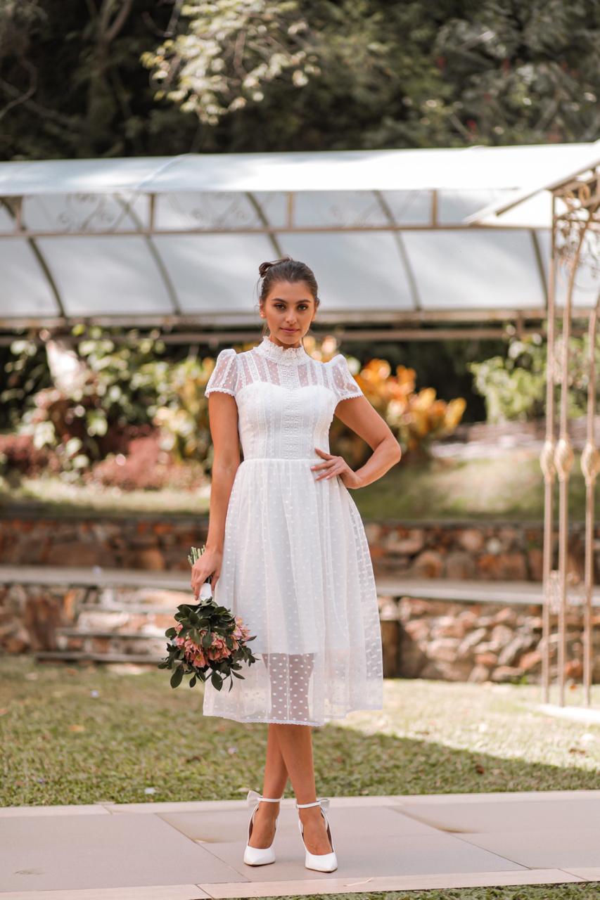 Macacão e Calça no Casamento Civil: Tendência e Elegância para Noivas Modernas