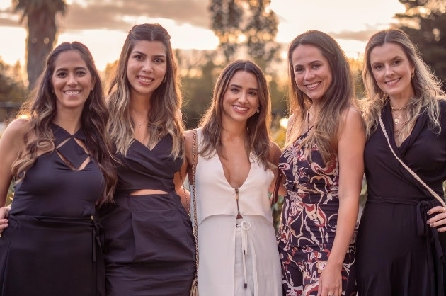 noite e na praia
3. Tendências de cores e cortes para vestidos de convidada em 2026
4. Dicas de acessórios e onde encontrar o vestido ideal para casamentos
5. Casamento civil: Opções de looks elegantes e modernos para convidadas