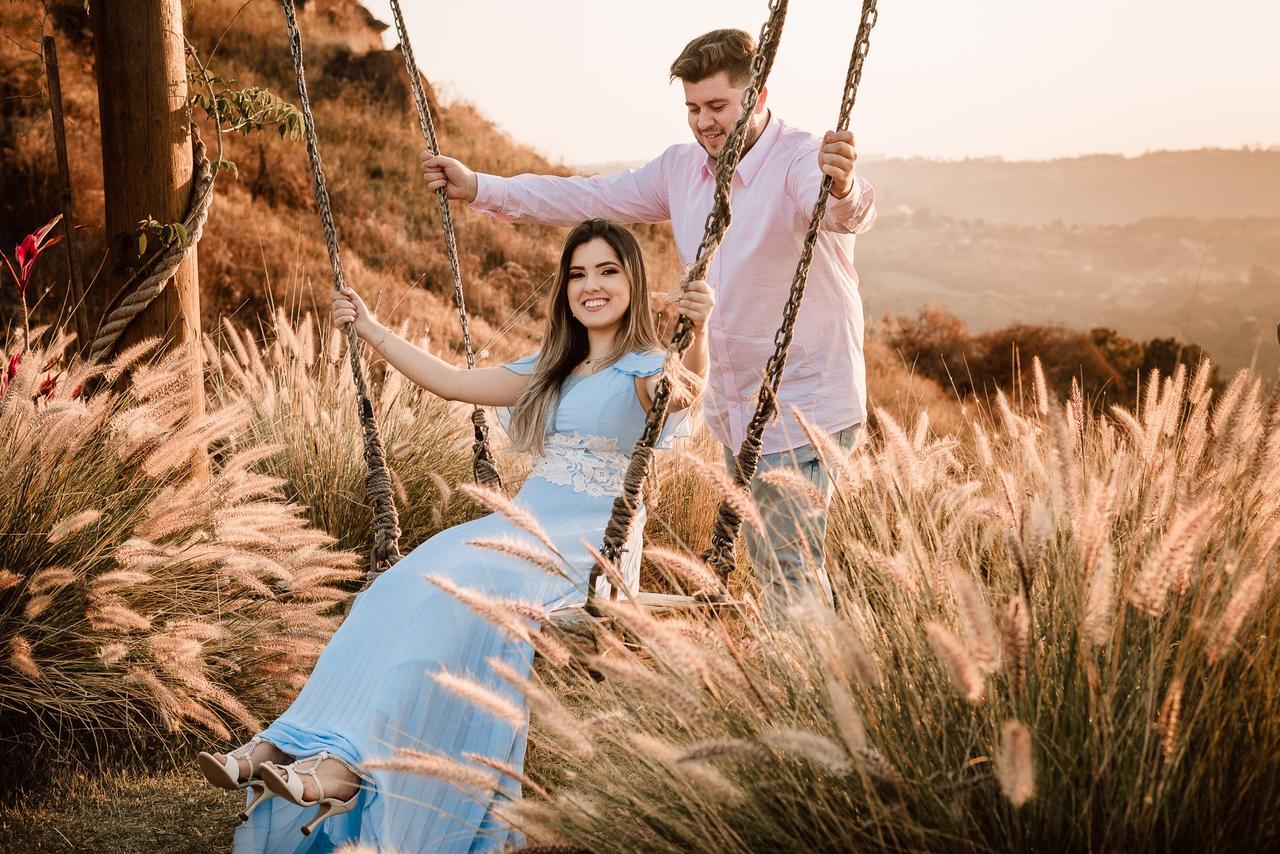 5 ideias de títulos:
1. Como escolher o vestido perfeito para o seu pré-wedding: Guia completo.
2. Estilos de vestidos para pré-wedding: Do boho ao minimalista.
3. Dicas de cores e tecidos para o seu ensaio pré-wedding.
4. Onde encontrar vestidos incríveis para o seu pré-wedding.
5. Vestidos curtos e midi: a tendência moderna para o pré-wedding.