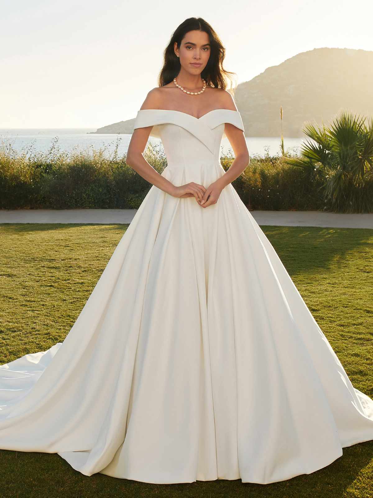 Tendências de Vestidos de Noiva 2025/2026: Modelos Minimalistas