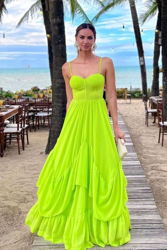 5 ideias de títulos:
1. Casamento na Praia: O Guia Definitivo de Estilo para Convidadas e Noivas
2. Tecidos Leves e Cores Claras: A Chave para um Look Perfeito em Casamentos na Praia
3. Do Boho ao Elegante: Encontre o Vestido Ideal para Casamentos na Areia
4. Madrihas e Mães dos Noivos: Dicas Essenciais para Arrasar em Casamentos na Praia
5. Calçados para Casamento na Praia: Conforto e Estilo para Caminhar na Areia