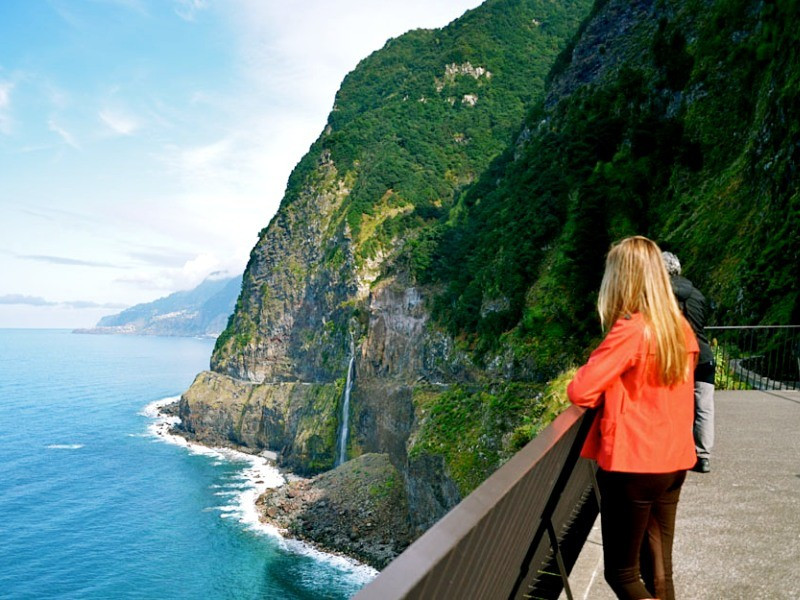 Véu de noiva longo: bordado ou com pérolas?