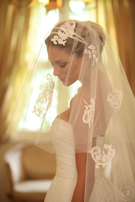 Capas de noiva: a alternativa moderna ao véu tradicional