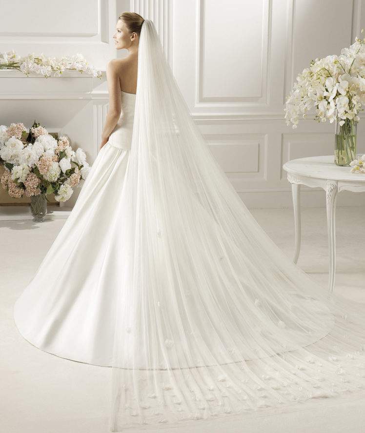 Tendências de véus de noiva 2026: do clássico ao moderno