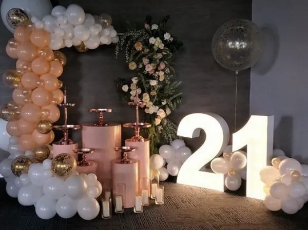 decoração preto e dourado 21 anos
