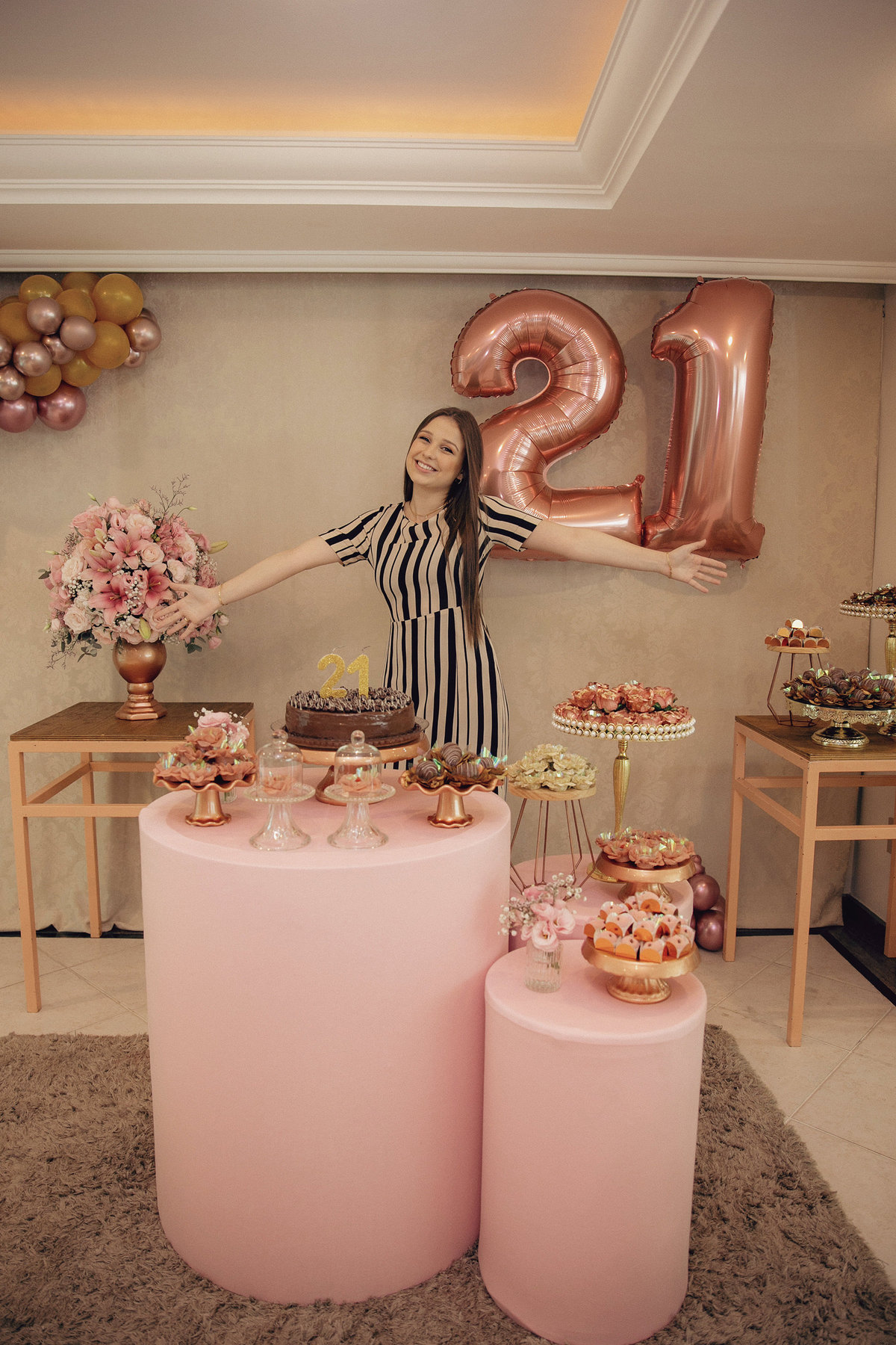 decoração rose gold 21 anos