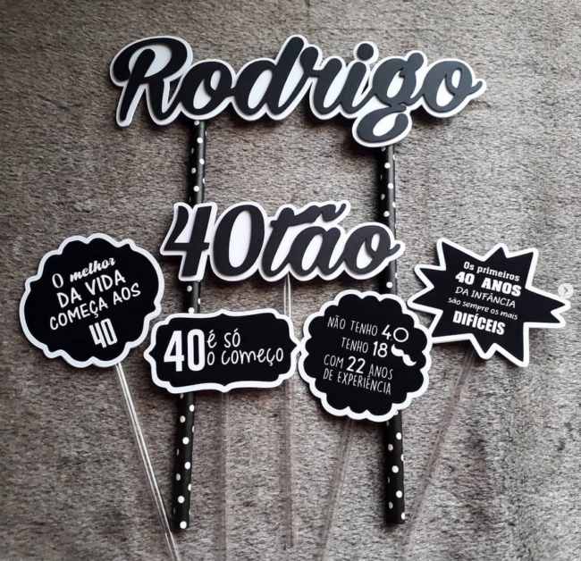 festa 40 anos homem preto e dourado