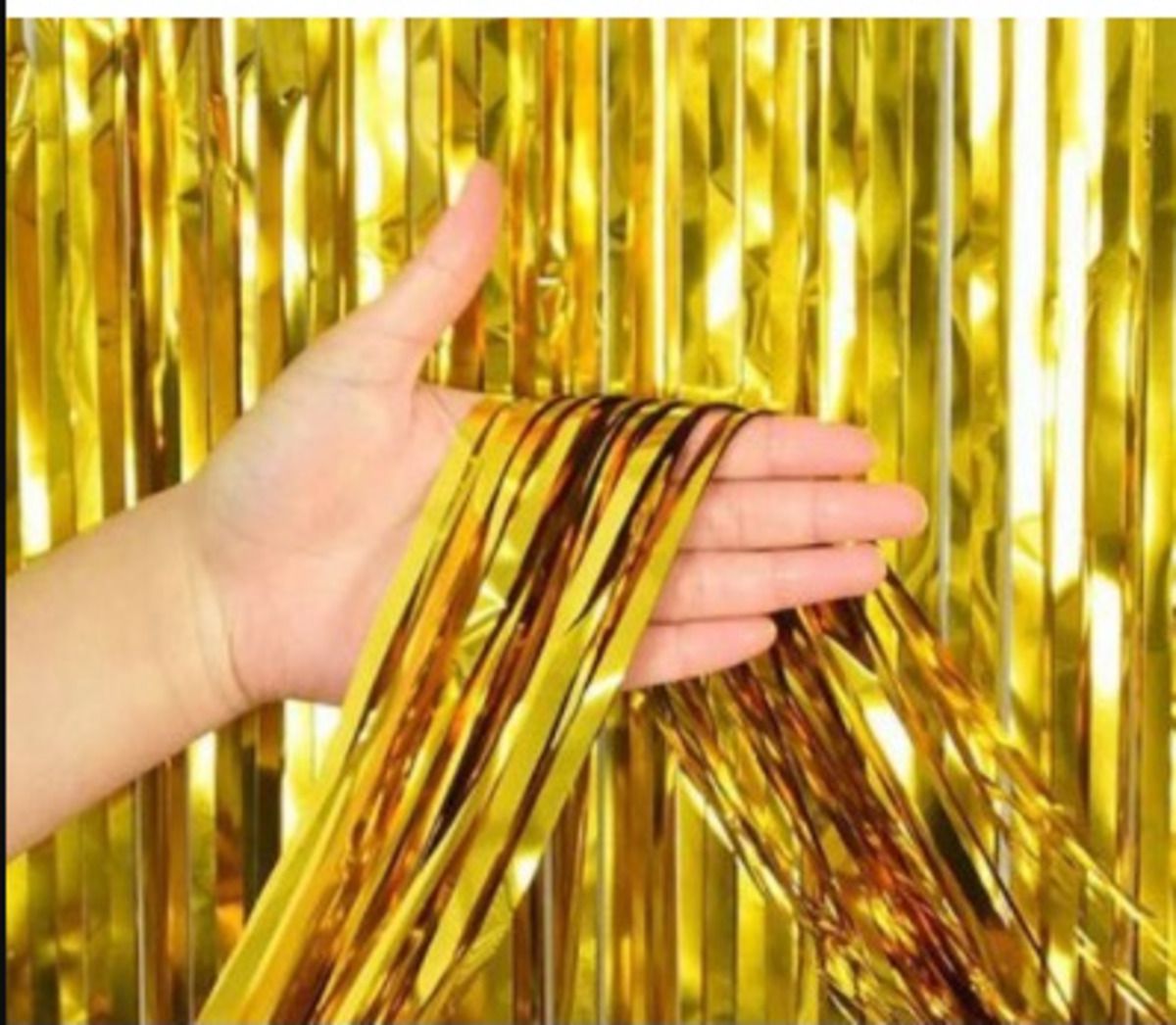 decoração de aniversário com cortina brilhante