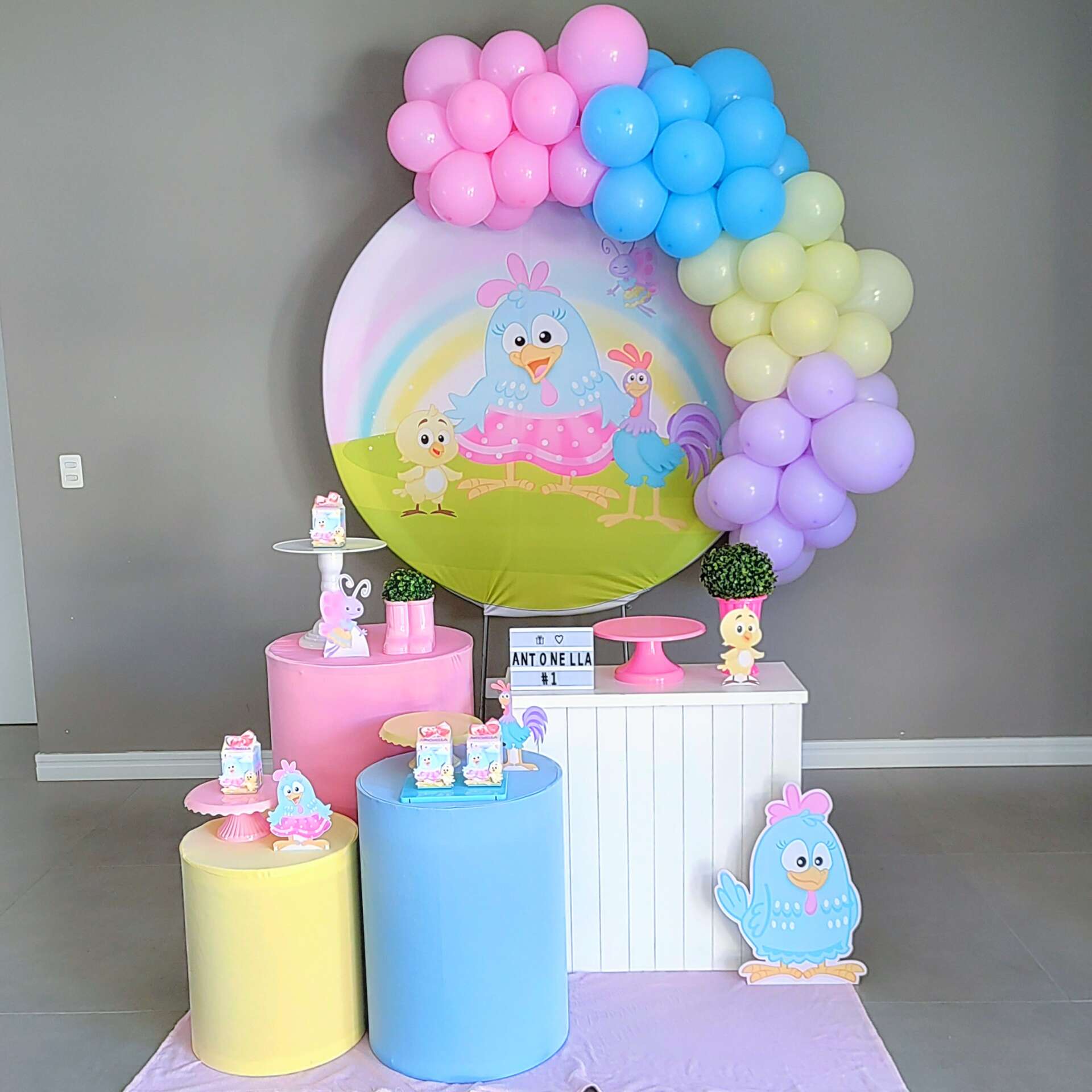 decoração galinha pintadinha simples