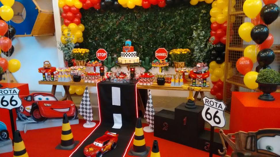 mesa decorada tema carros