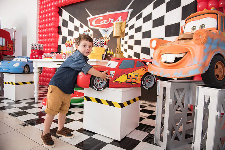 mesa decorada tema carros