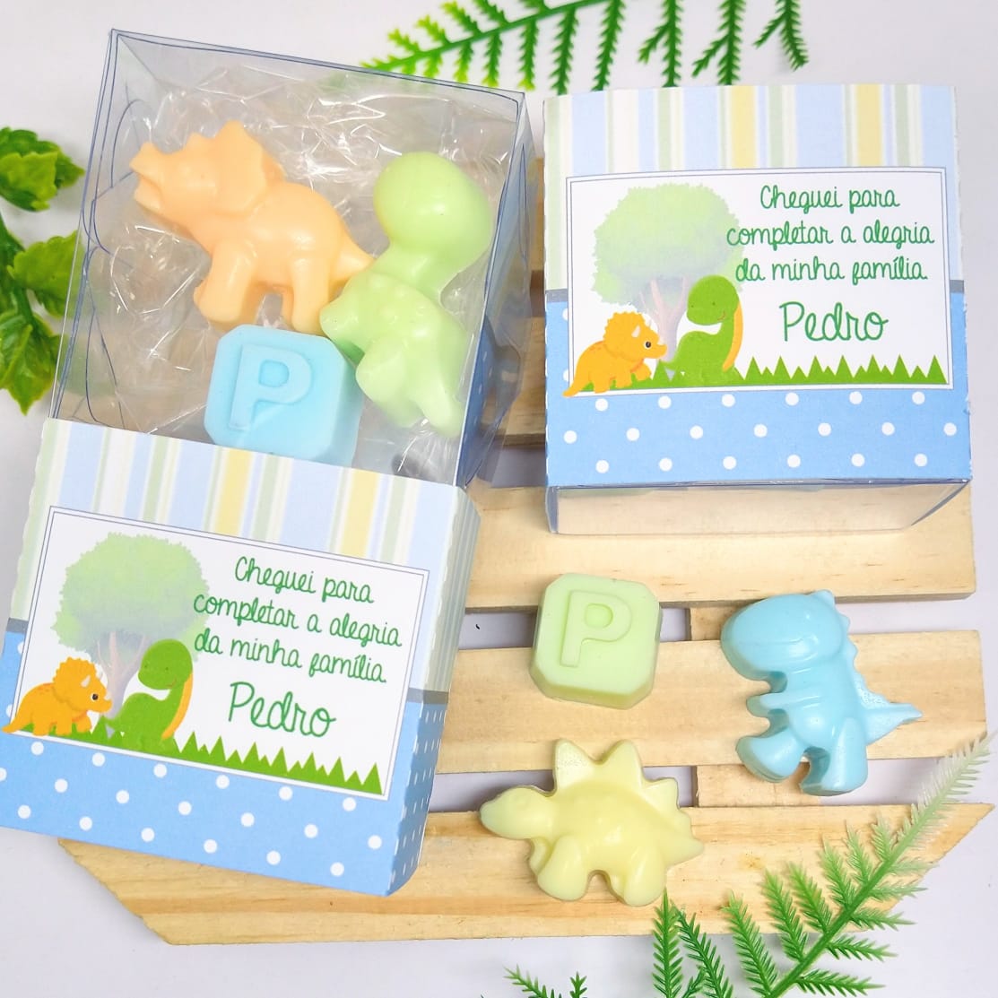 lembrancinha dinossauro gesso