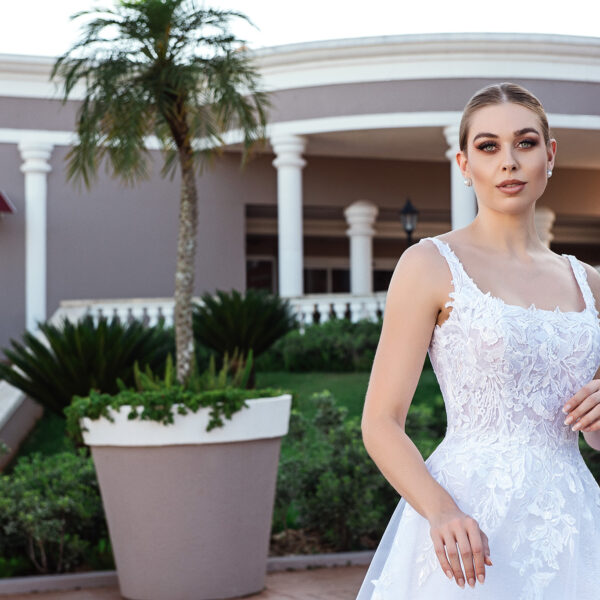vestido de noiva com renda nas costas