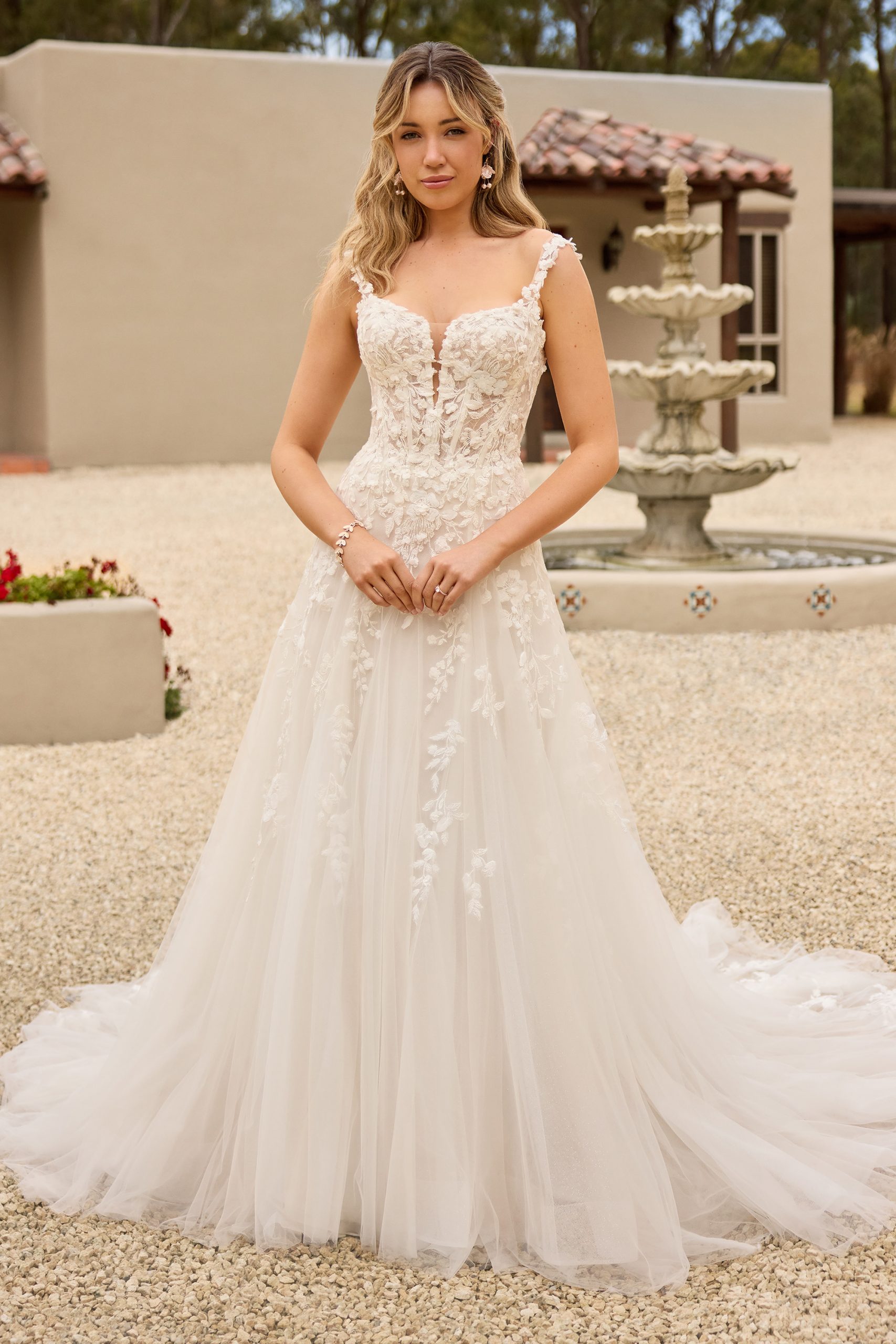 vestido de noiva minimalista decote ilusão