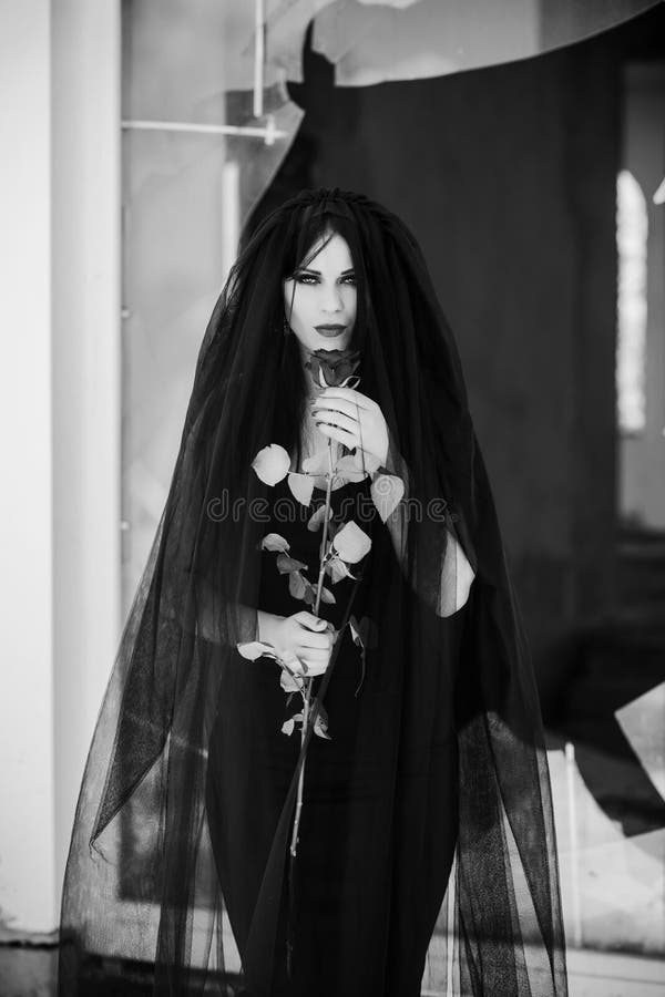 vestido de noiva alternativo preto e branco