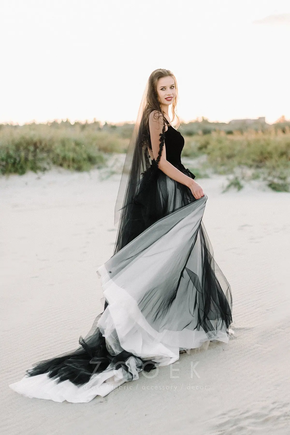 vestido de noiva preto e branco elegante